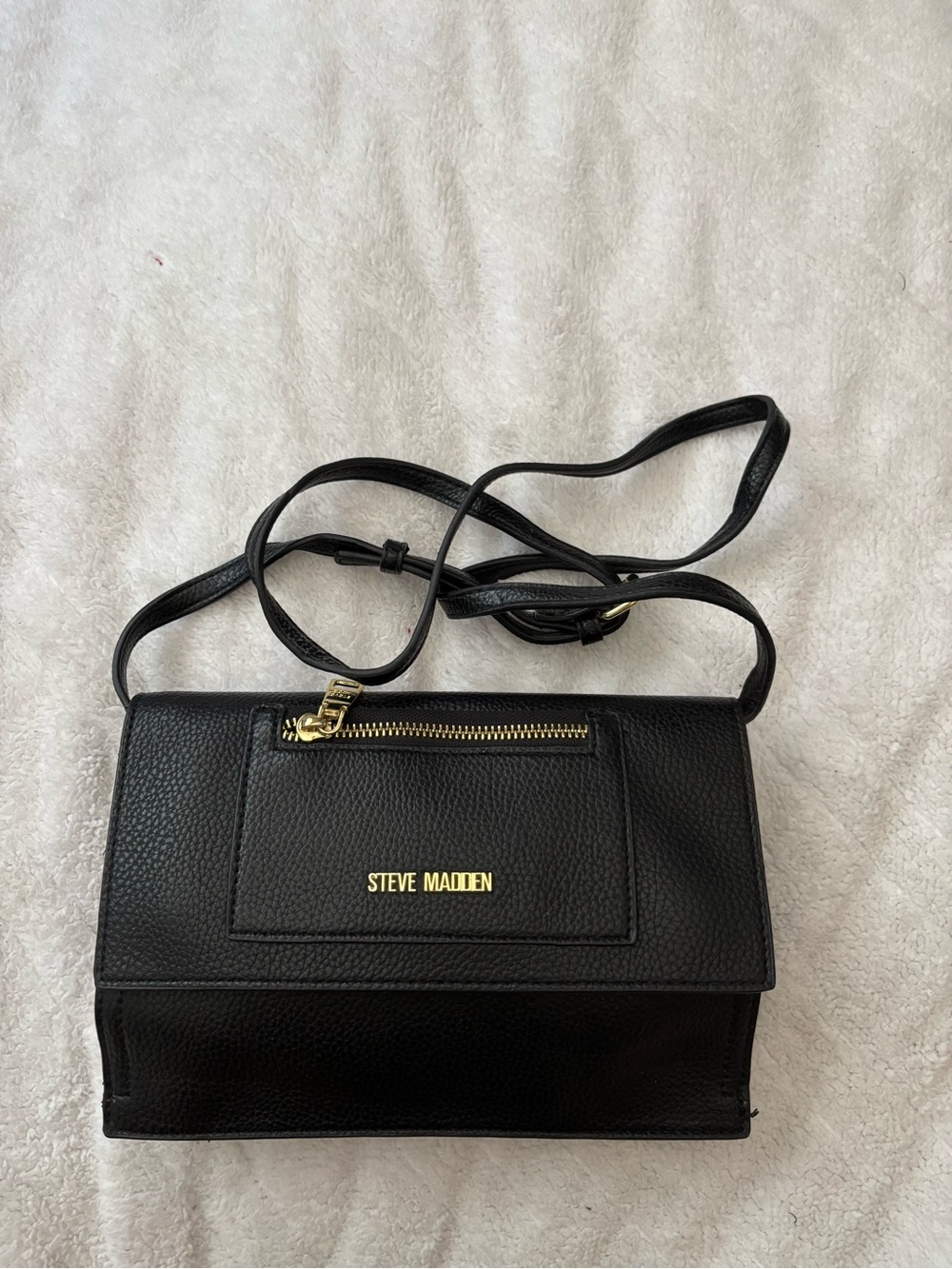 Steve Madden Black Pebbled Leather Crossbody with Gold Hardware